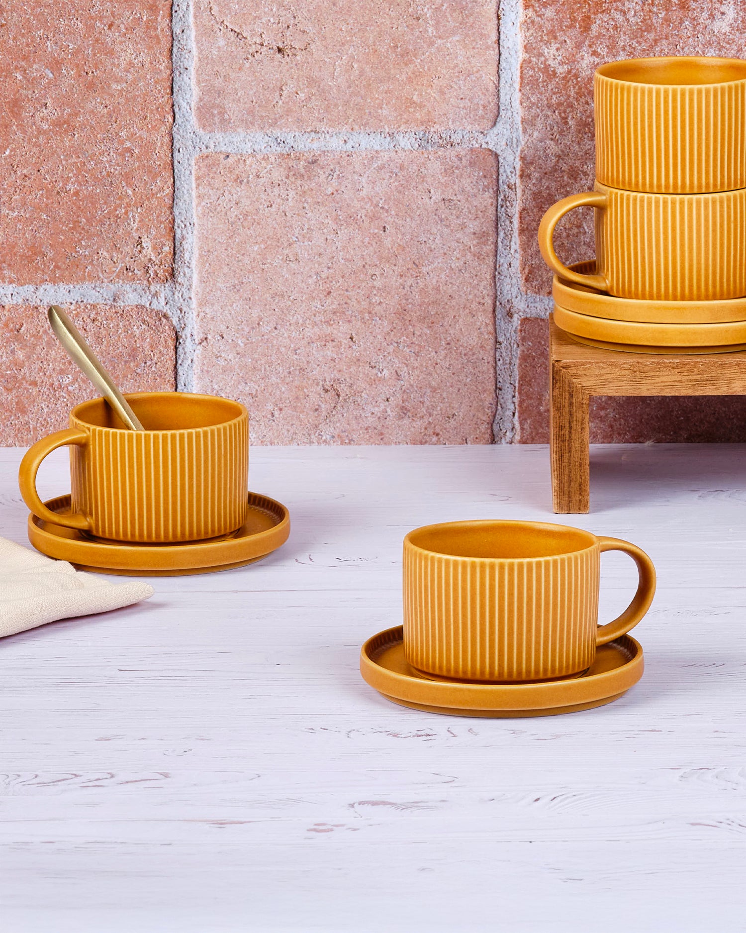 Set 4 tazzine con piattino in grès Scandi