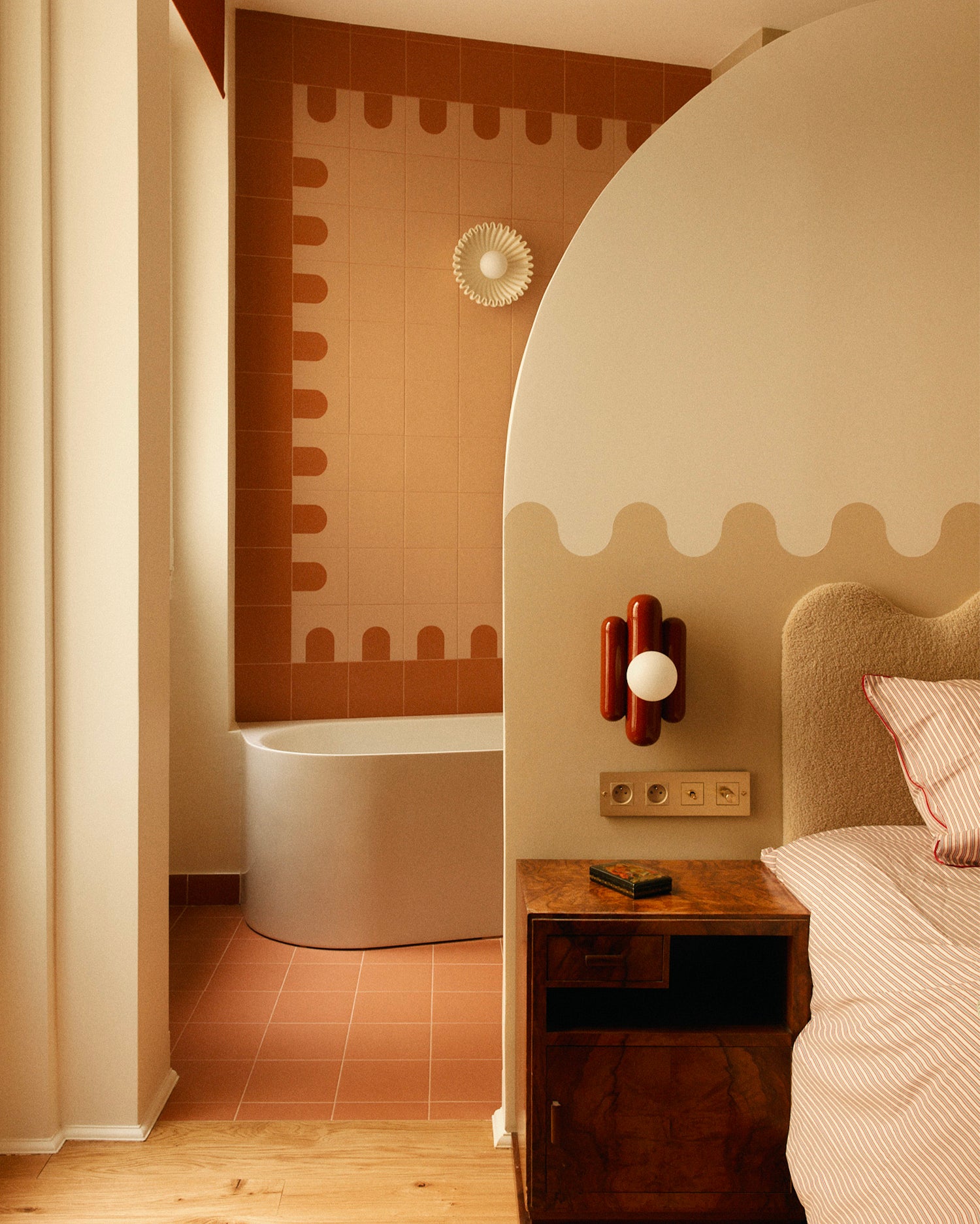 Lampada da parete in ceramica Madeleine