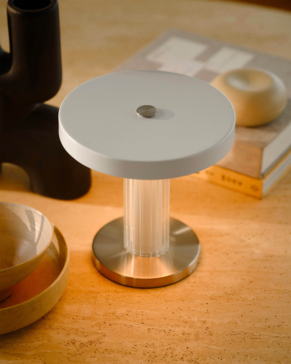 Lampada da tavolo portatile in vetro rigato Trezzi