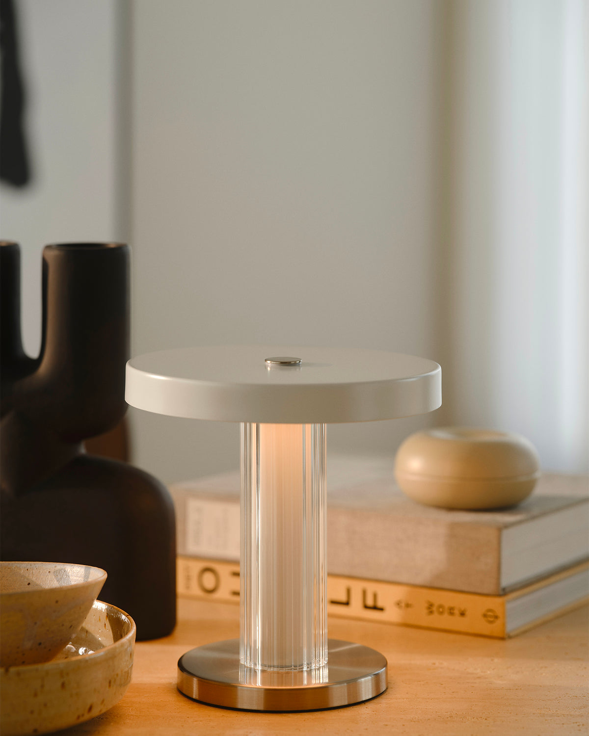 Lampada da tavolo portatile in vetro rigato Trezzi