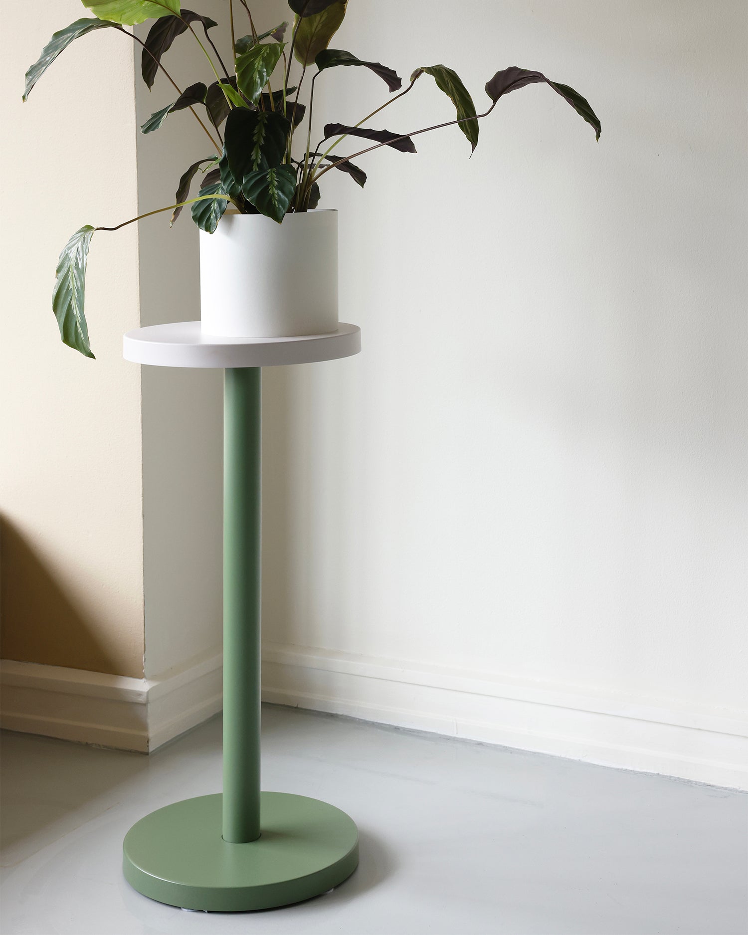 Tavolino rotondo in metallo Trisse