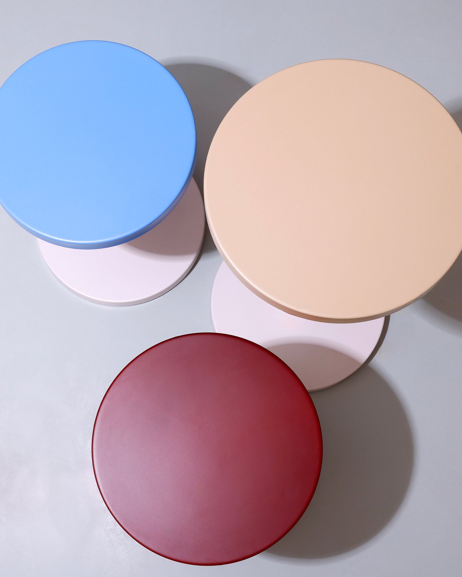 Tavolino rotondo in metallo Trisse