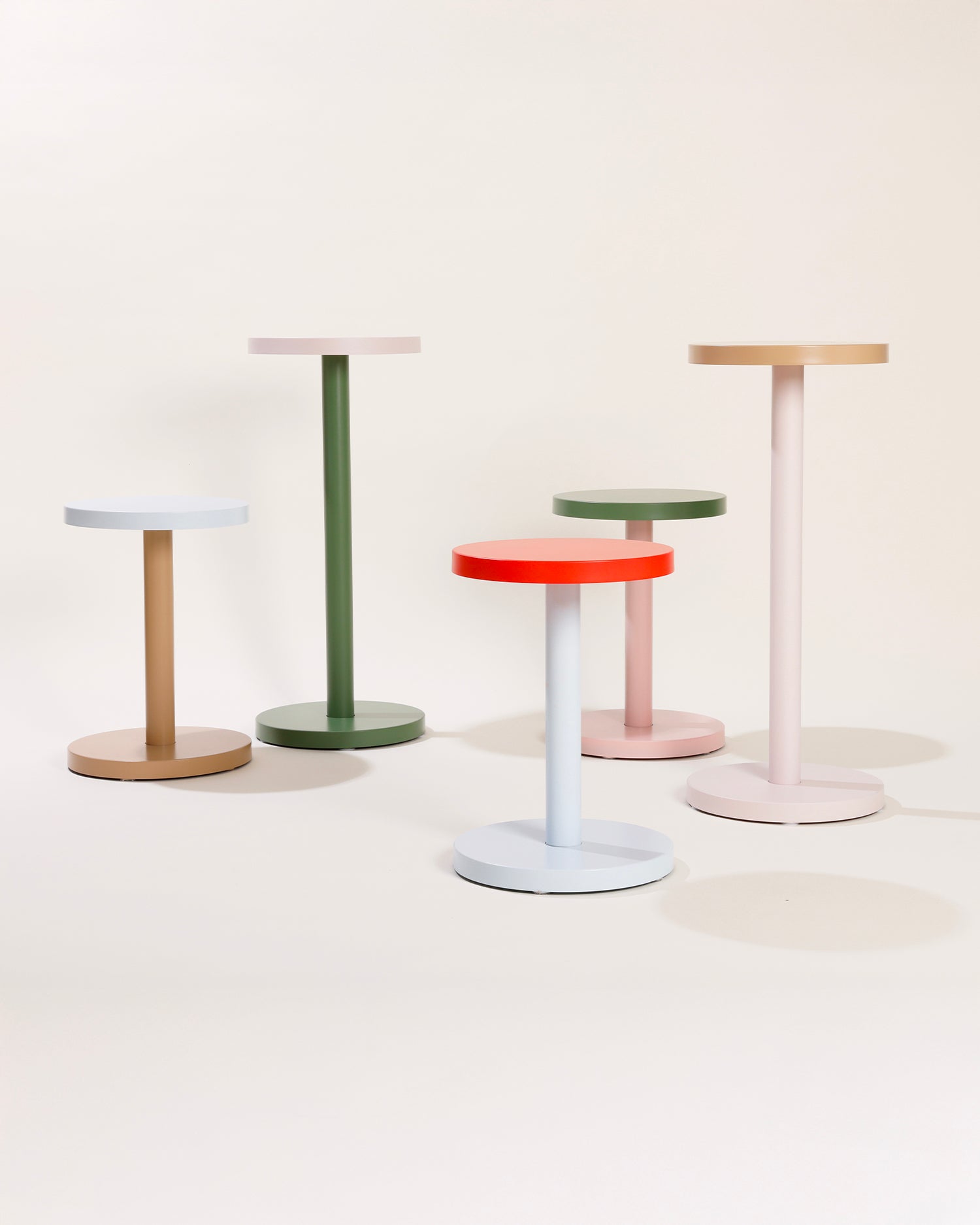 Tavolino rotondo in metallo Trisse