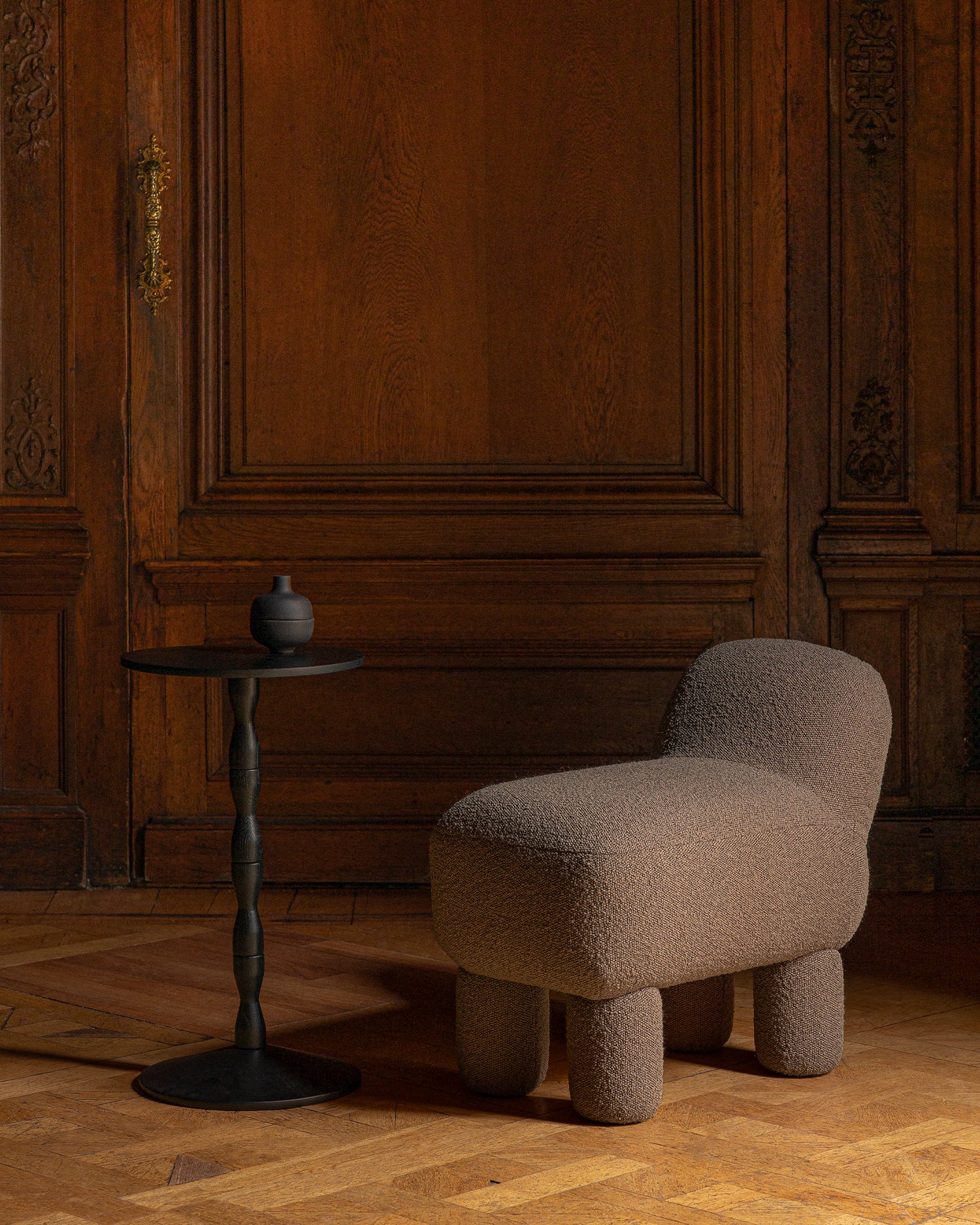 Tavolino in legno di rovere Pedestal, nero