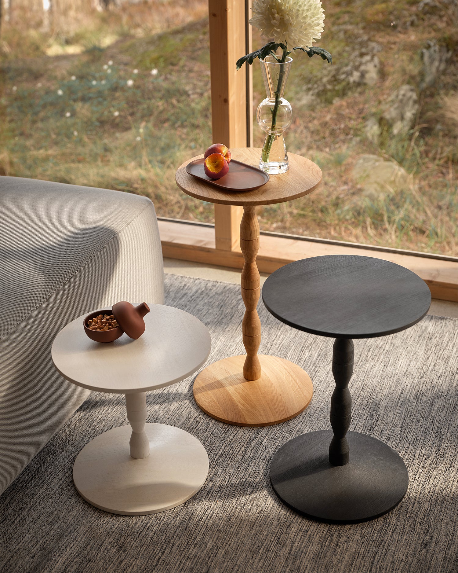 Tavolino in legno di rovere Pedestal, nero