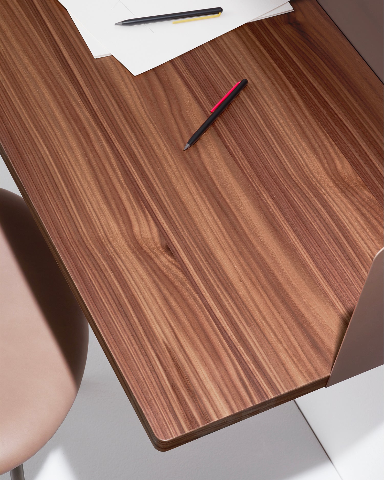 Scrivania da parete in metallo Desky