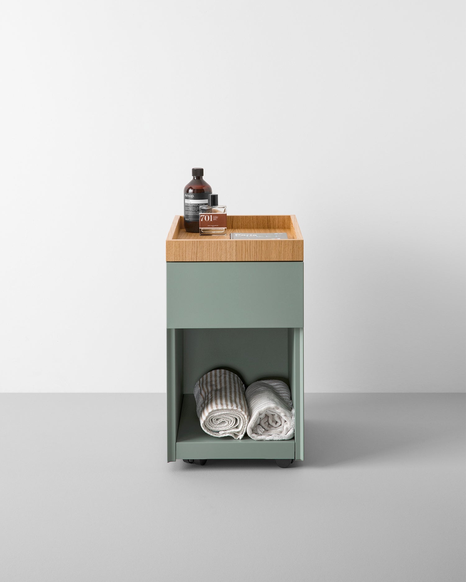 Cassettiera in metallo e piano in rovere Peddy