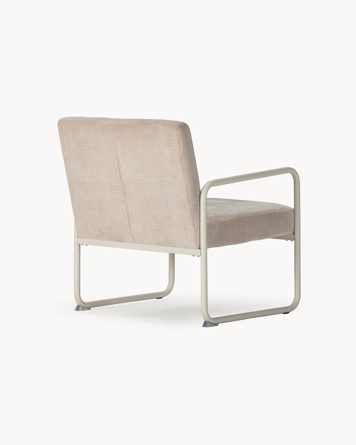Poltrona imbottita in ciniglia Vince crema Essential Design