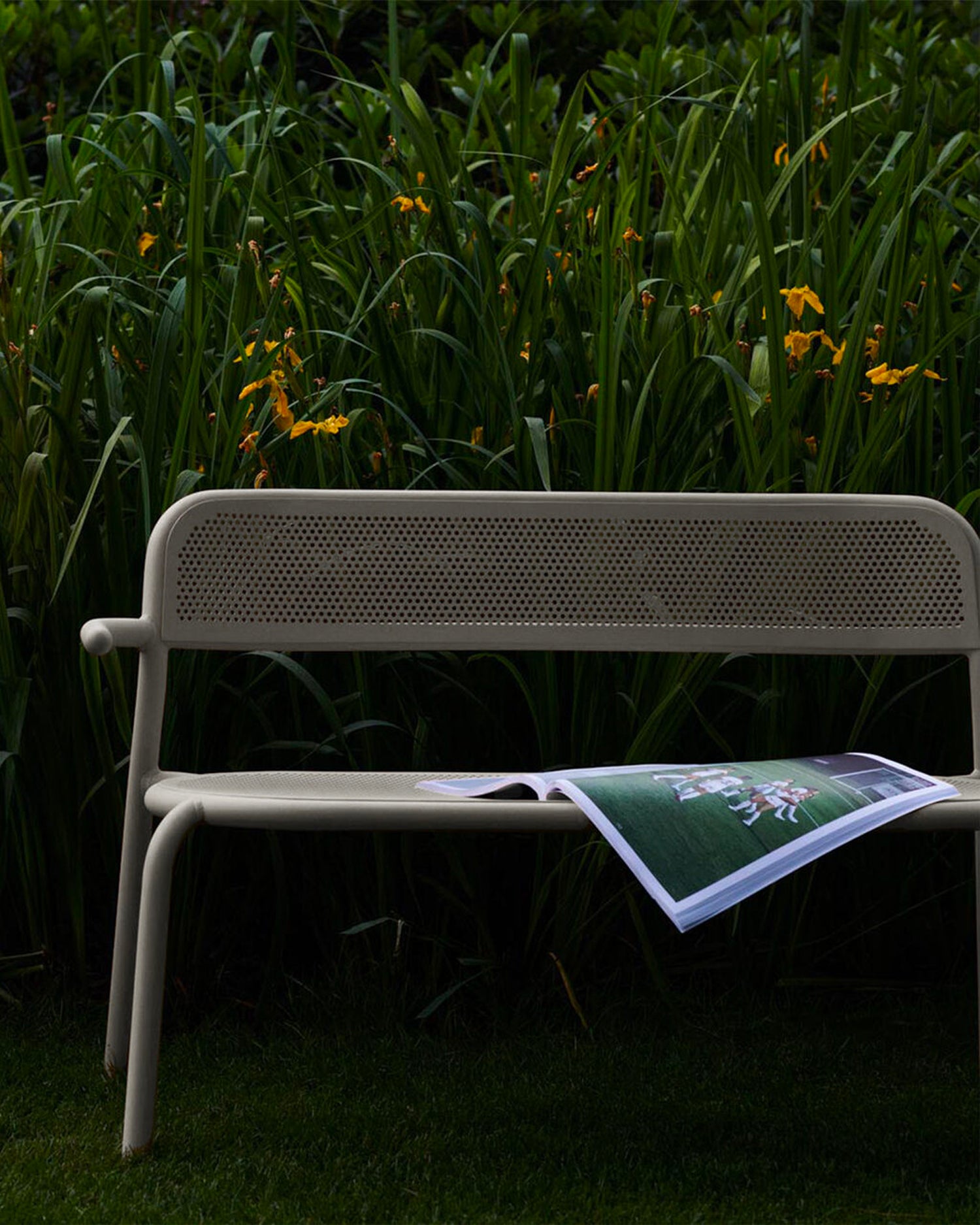 Panca con braccioli in alluminio da esterno Toní Bankski