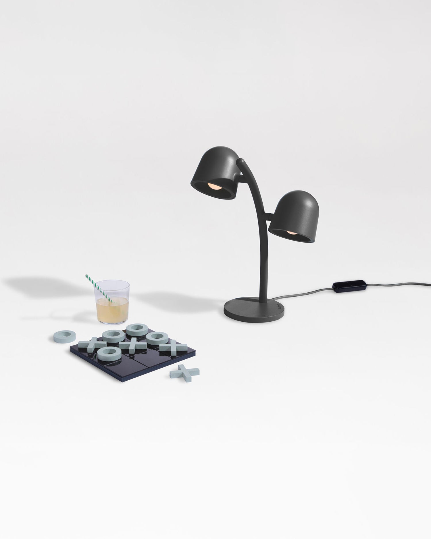 Lampada da tavolo in alluminio Little Lebow