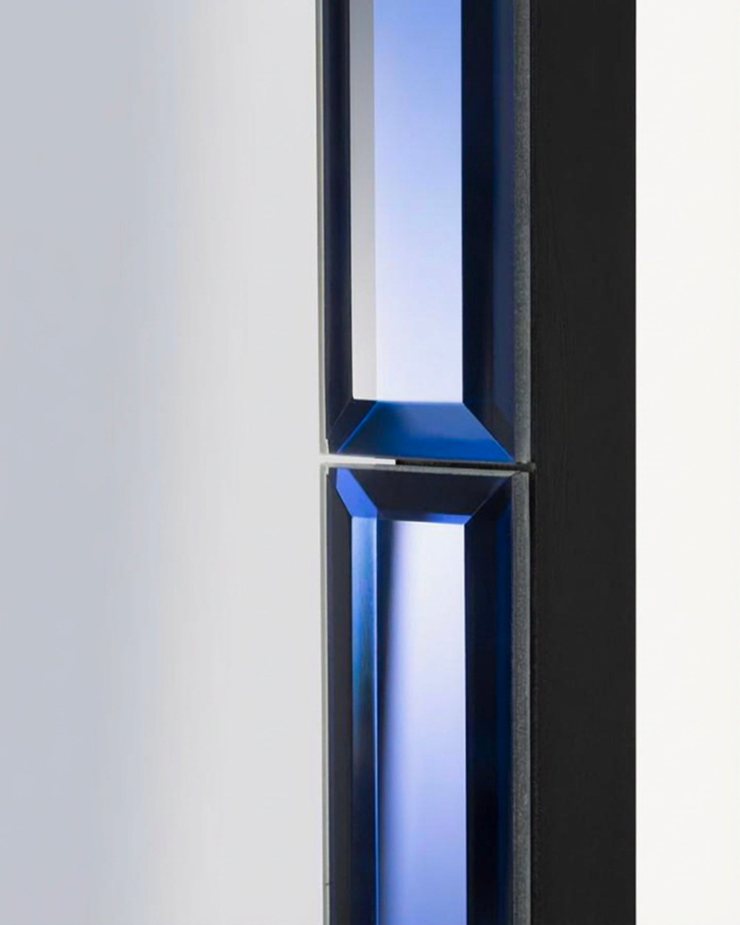 Specchio con cornice in vetro Berlin