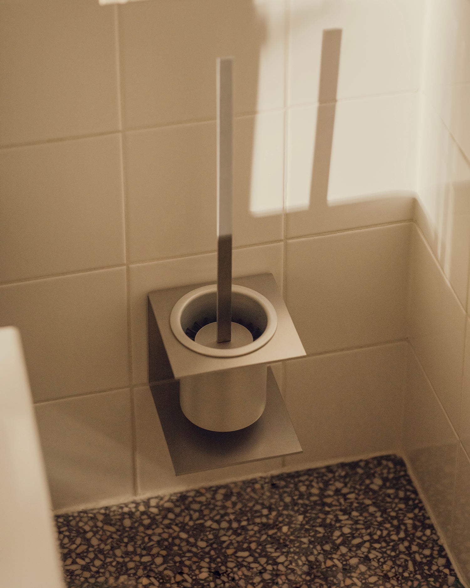 Portascopino bagno in alluminio Raww