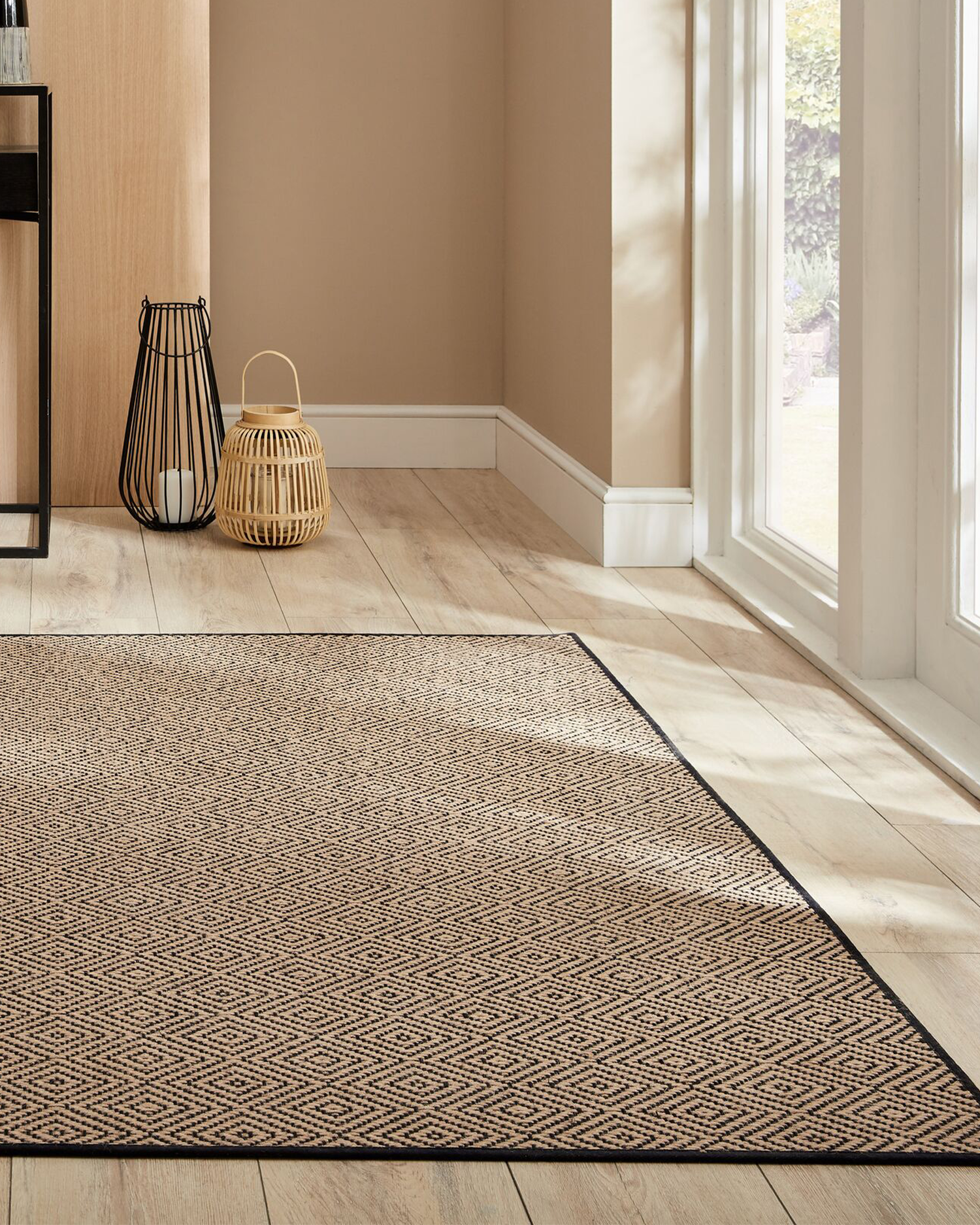 Tappeto in juta Diamond, naturale e nero