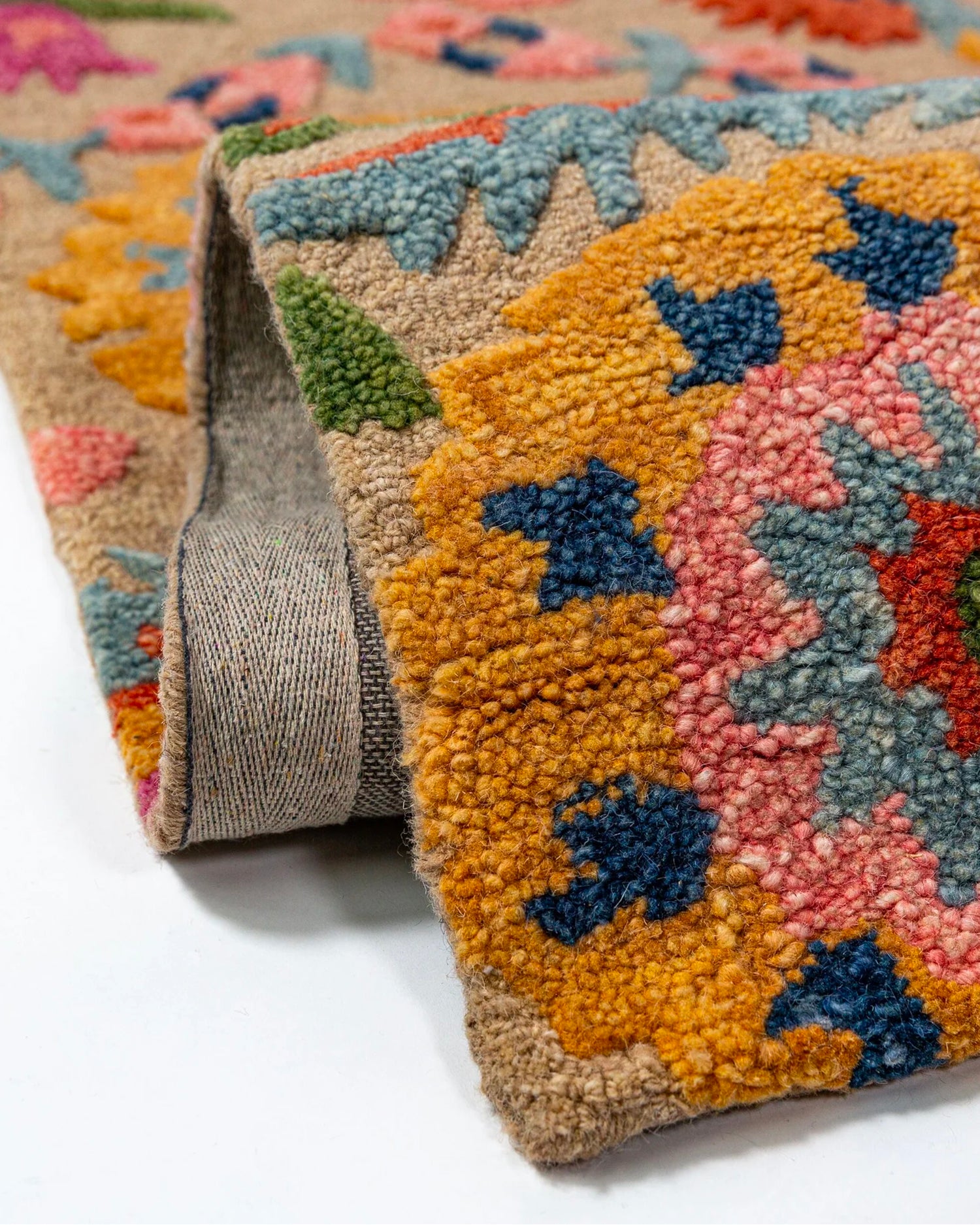 Tappeto fatto a mano in lana Amira Floral