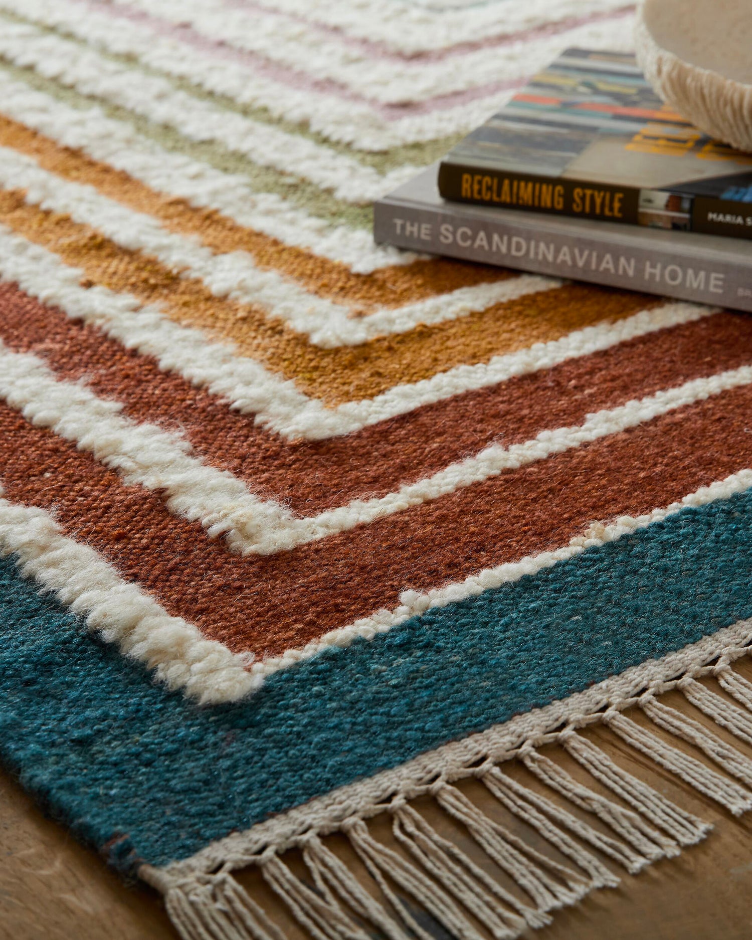 Tappeto fatto a mano in lana Frame