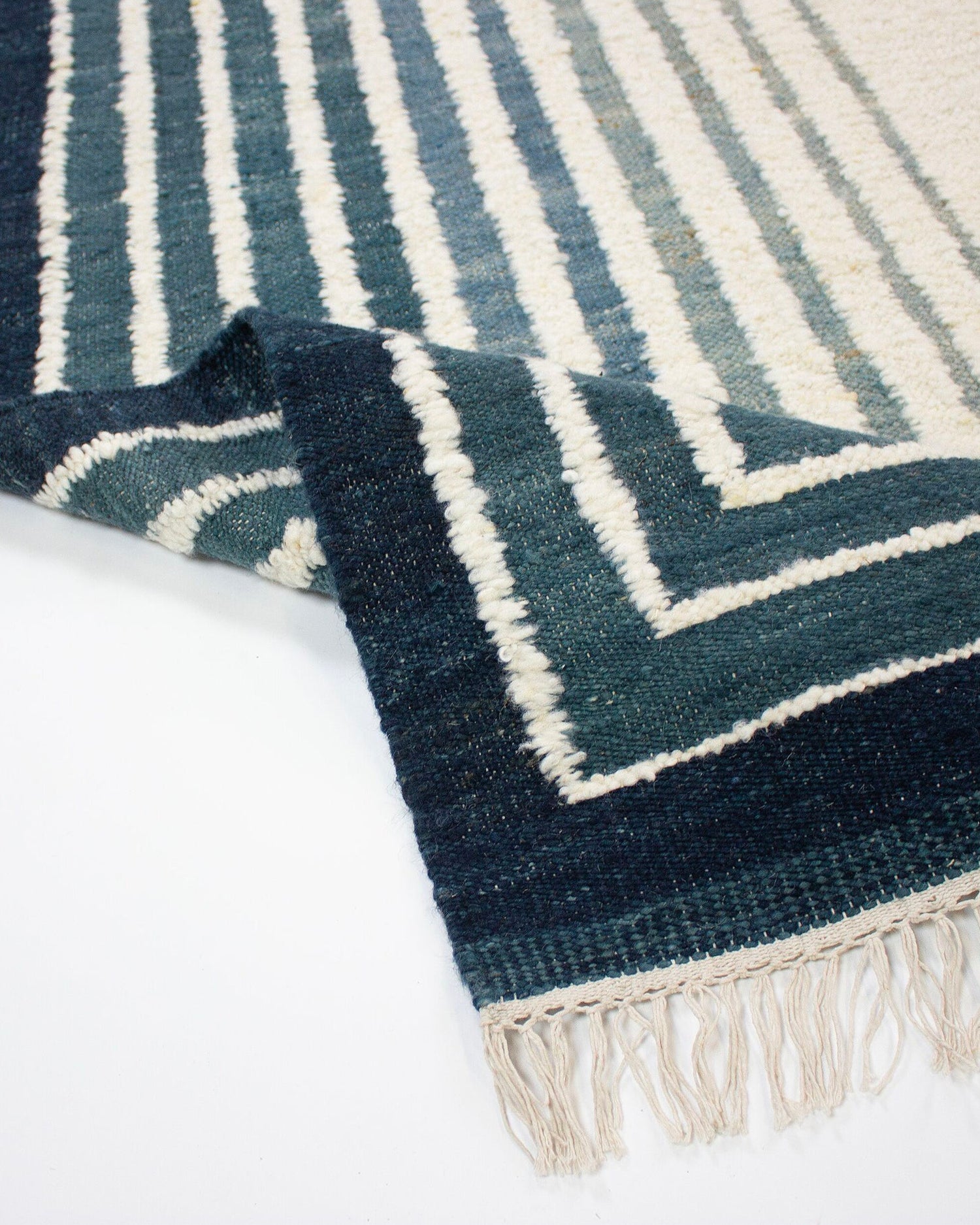 Tappeto fatto a mano in lana Frame