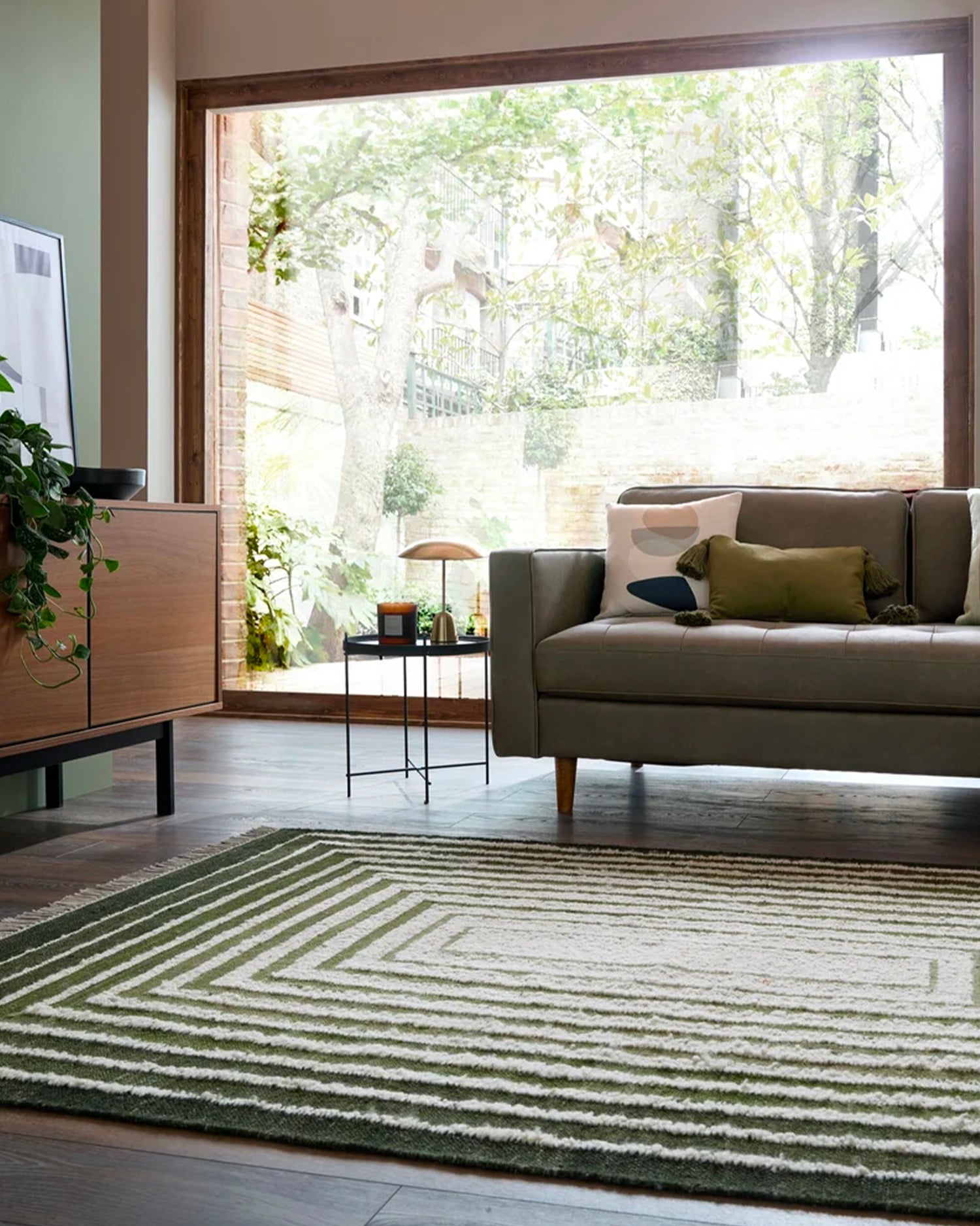 Tappeto fatto a mano in lana Frame