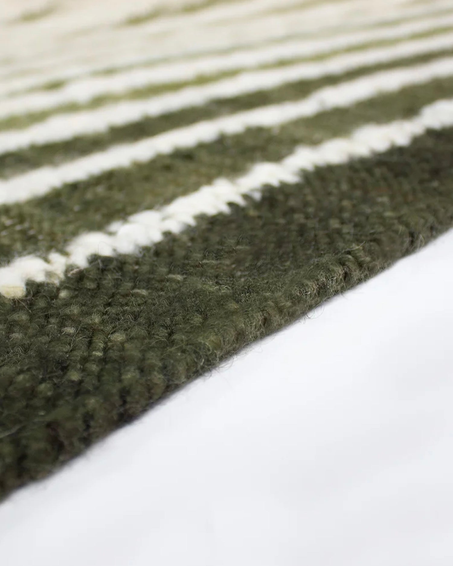 Tappeto fatto a mano in lana Frame