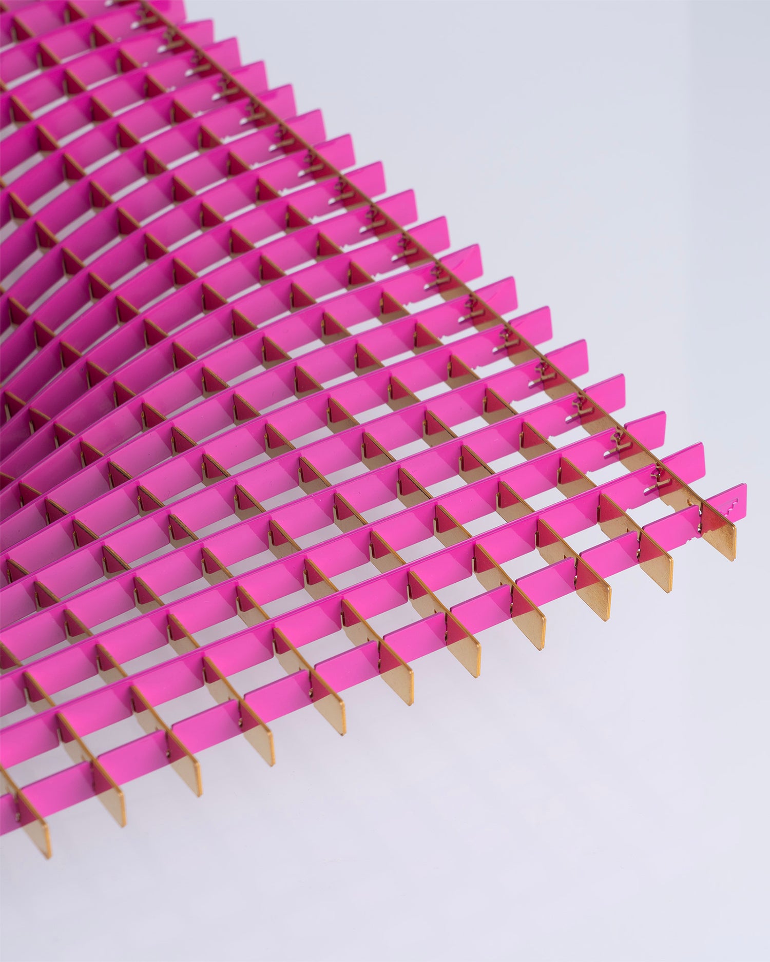 Vassoio in acciaio Gravity, magenta e oro