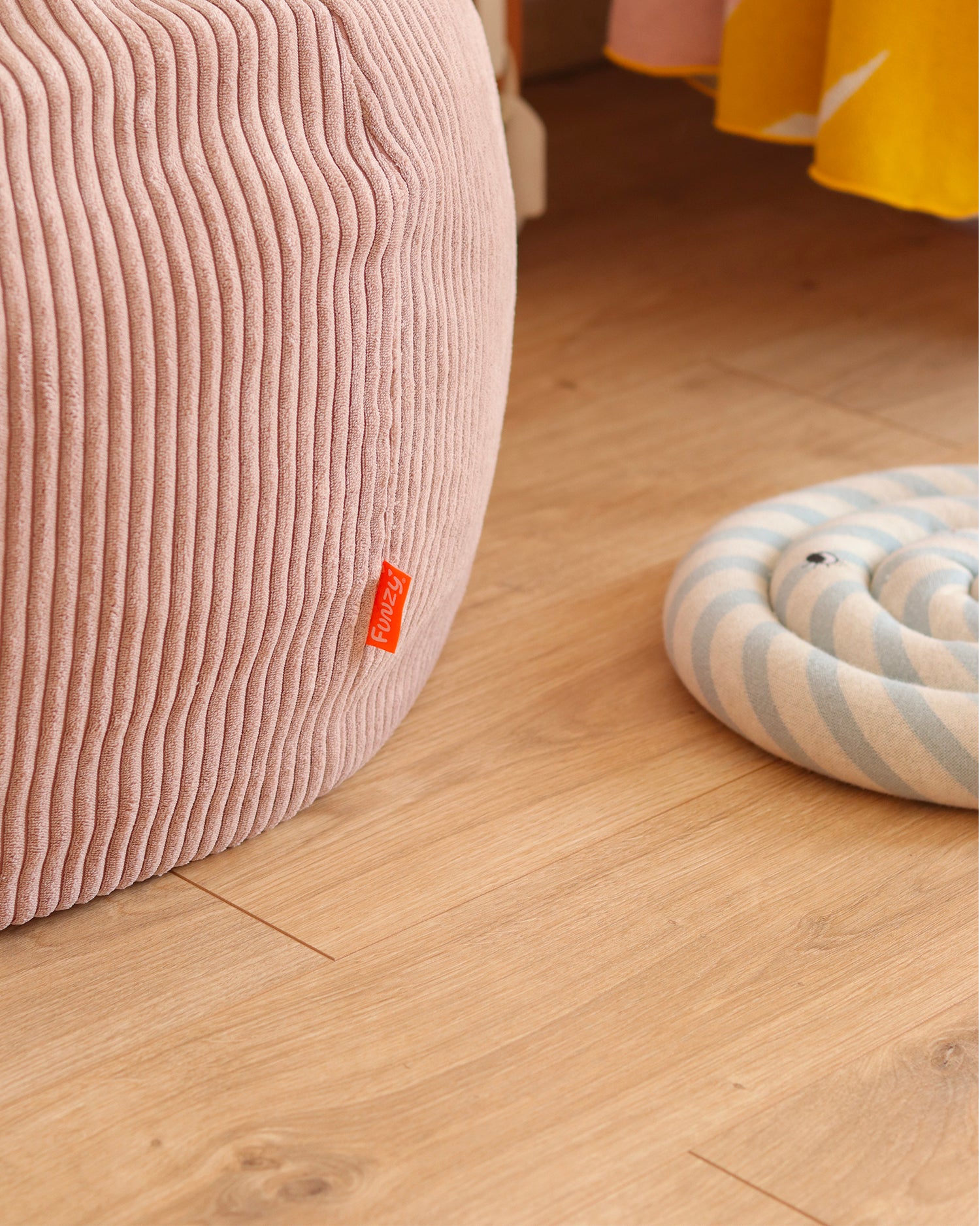 Pouf sacco per bambini in velluto a coste