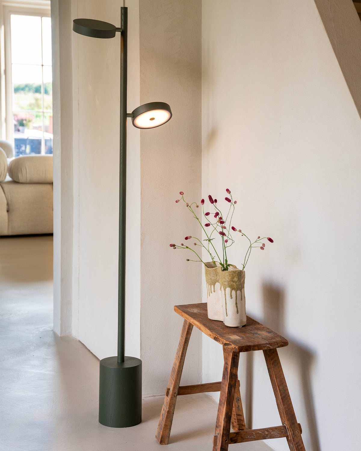 Lampada da terra a 2 luci in legno di frassino Okinawa