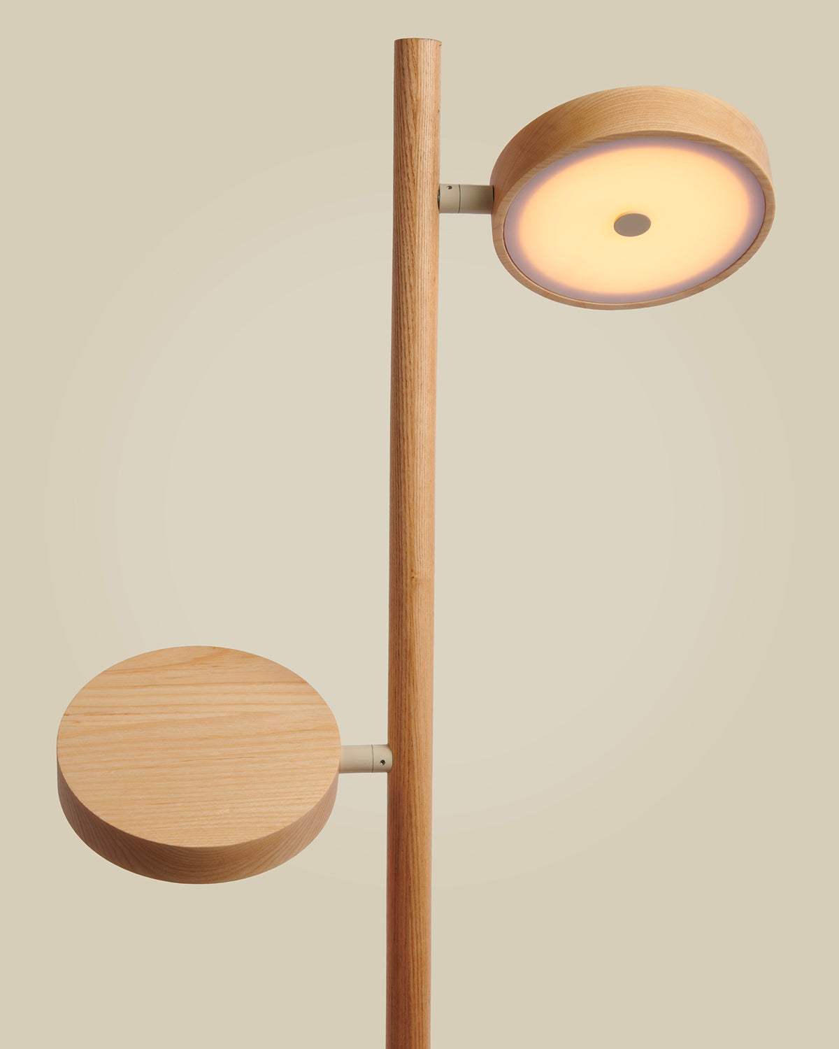 Lampada da terra a 2 luci in legno di frassino Okinawa