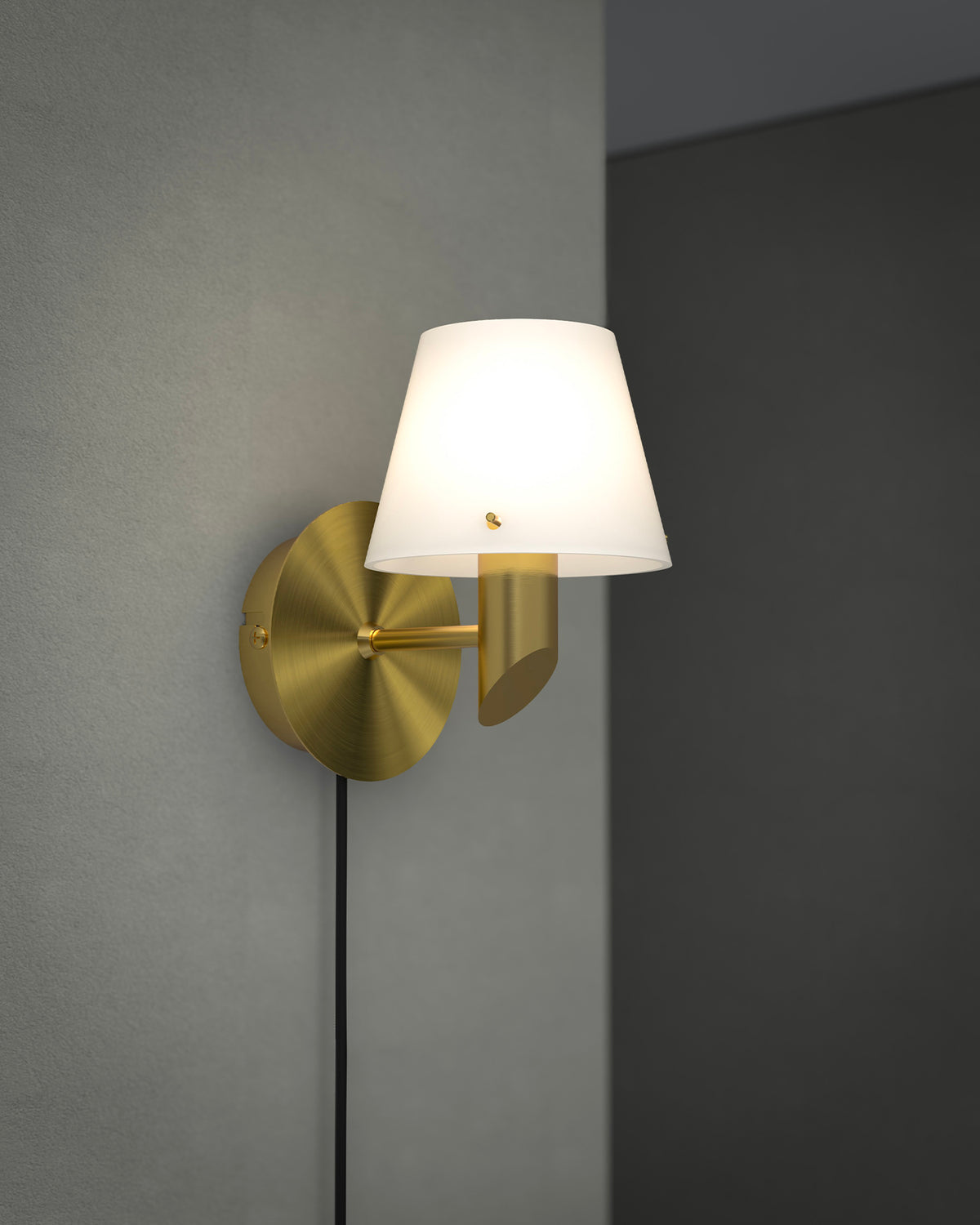 Lampada da parete in metallo e vetro opalino Gil