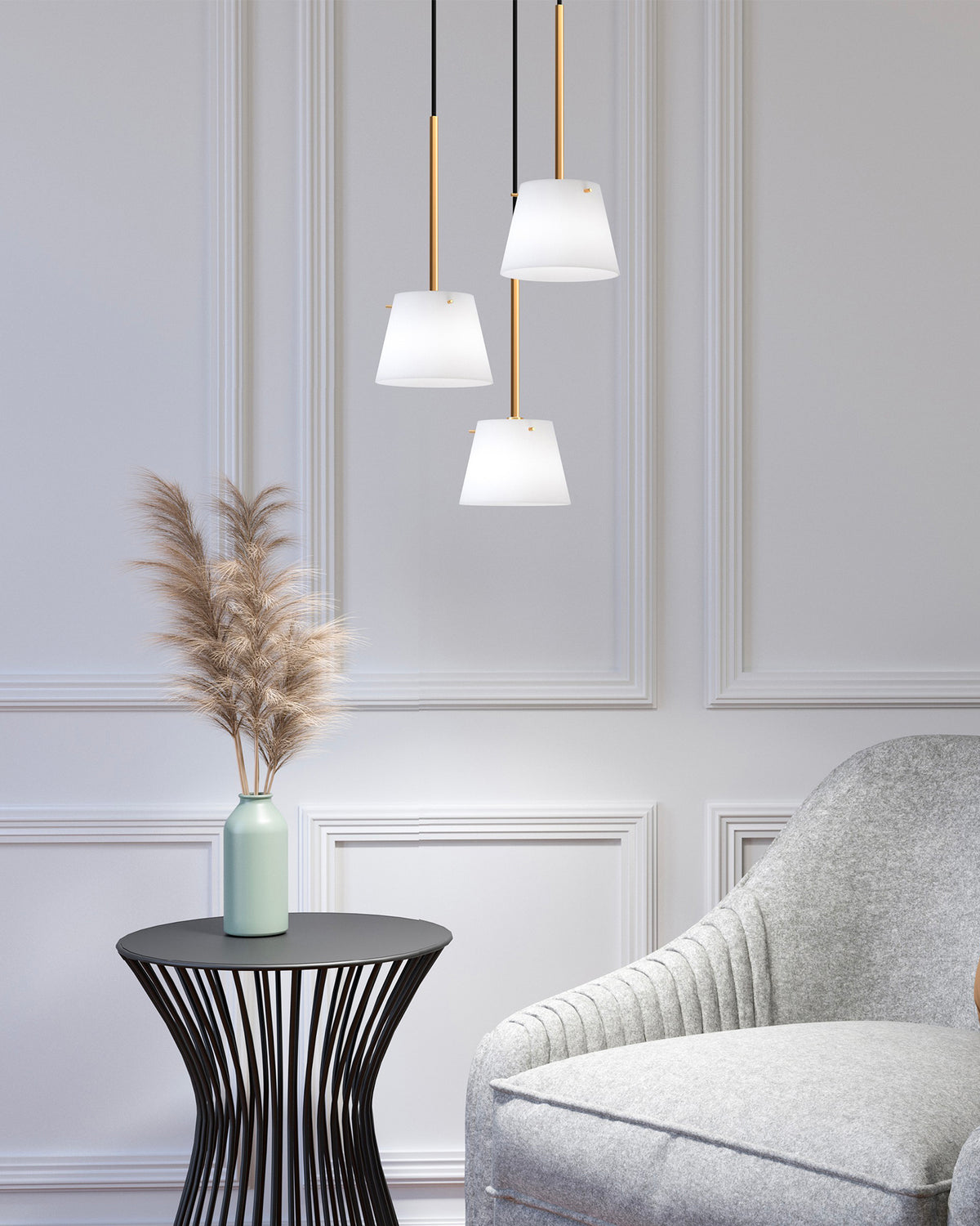 Lampada a sospensione in ottone e vetro opalino Gil
