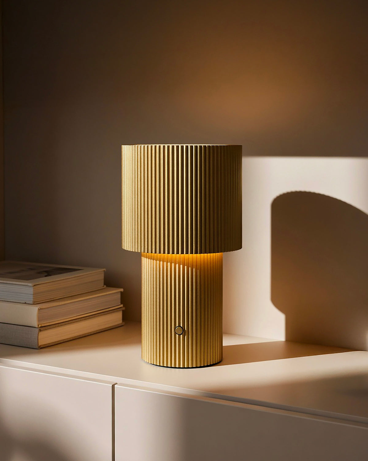 Lampada da tavolo portatile ricaricabile in alluminio Iluma