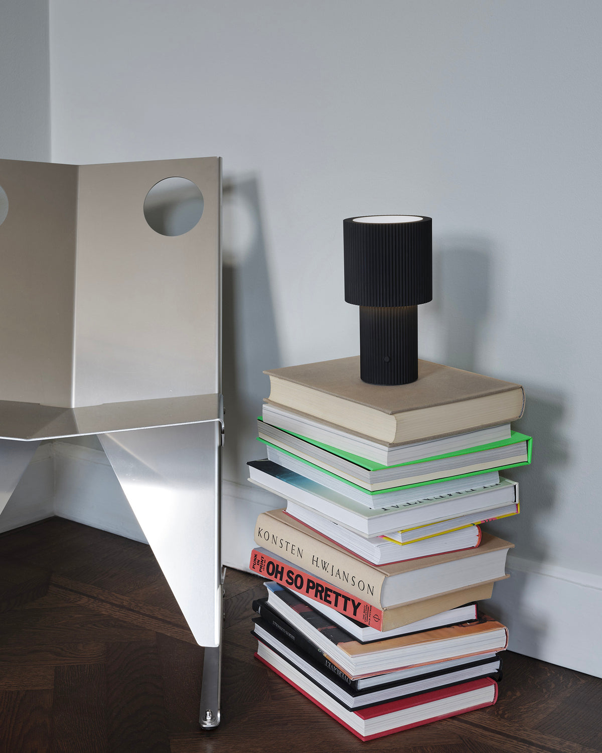 Lampada da tavolo portatile ricaricabile in alluminio Iluma