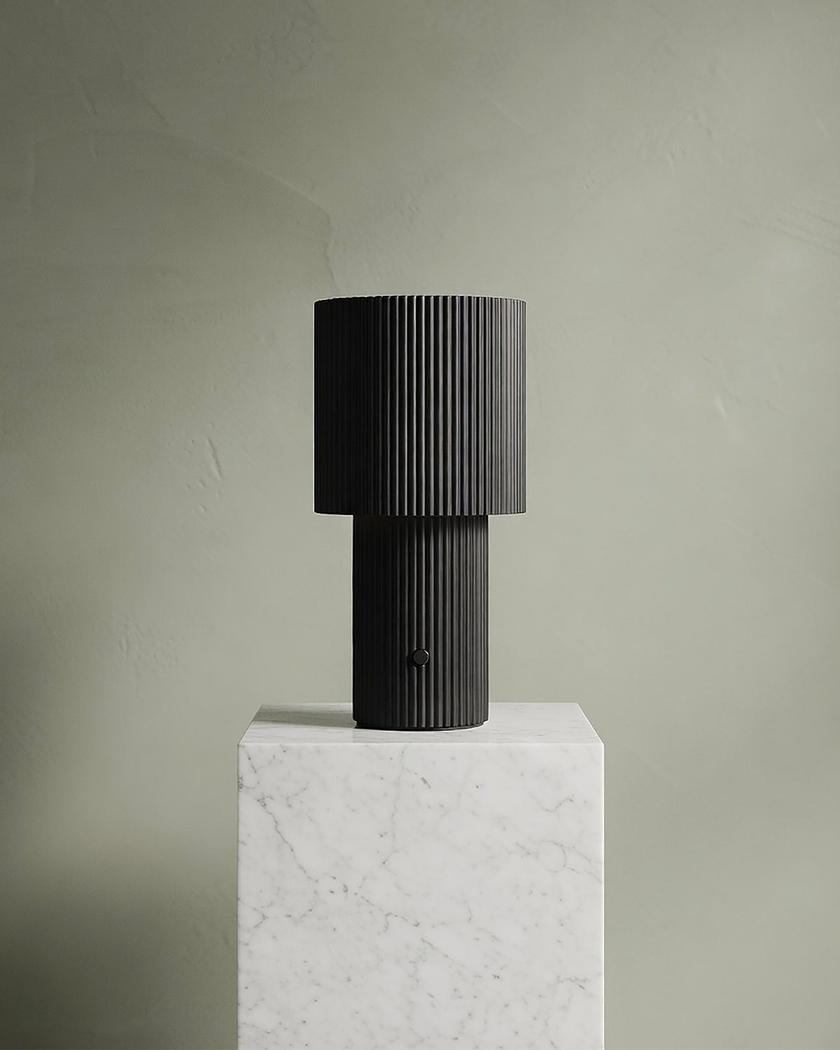 Lampada da tavolo portatile ricaricabile in alluminio Iluma