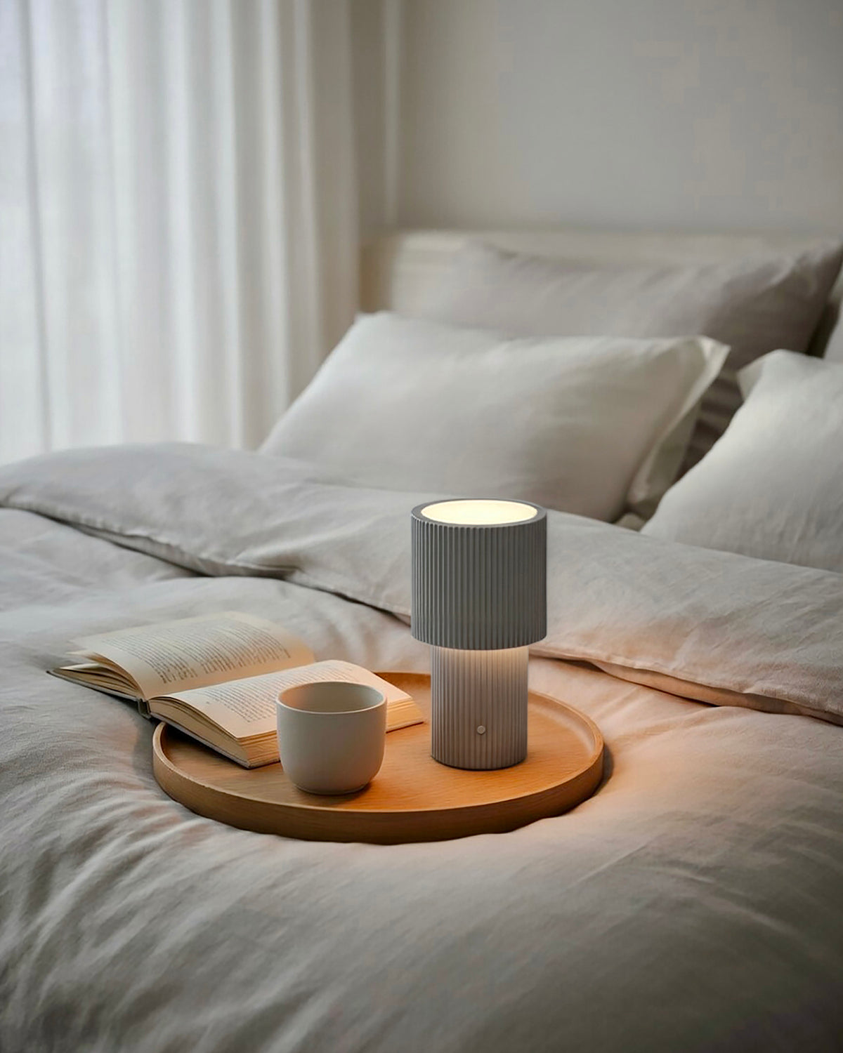 Lampada da tavolo portatile ricaricabile in alluminio Iluma