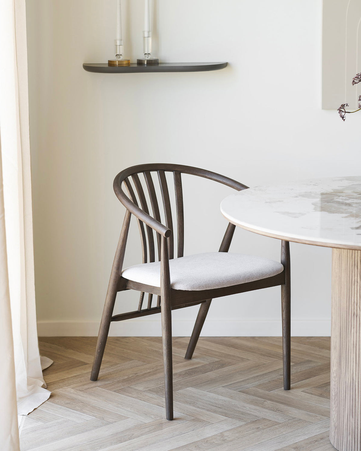 Set 2 sedie da pranzo in rovere con seduta in tessuto Agustin