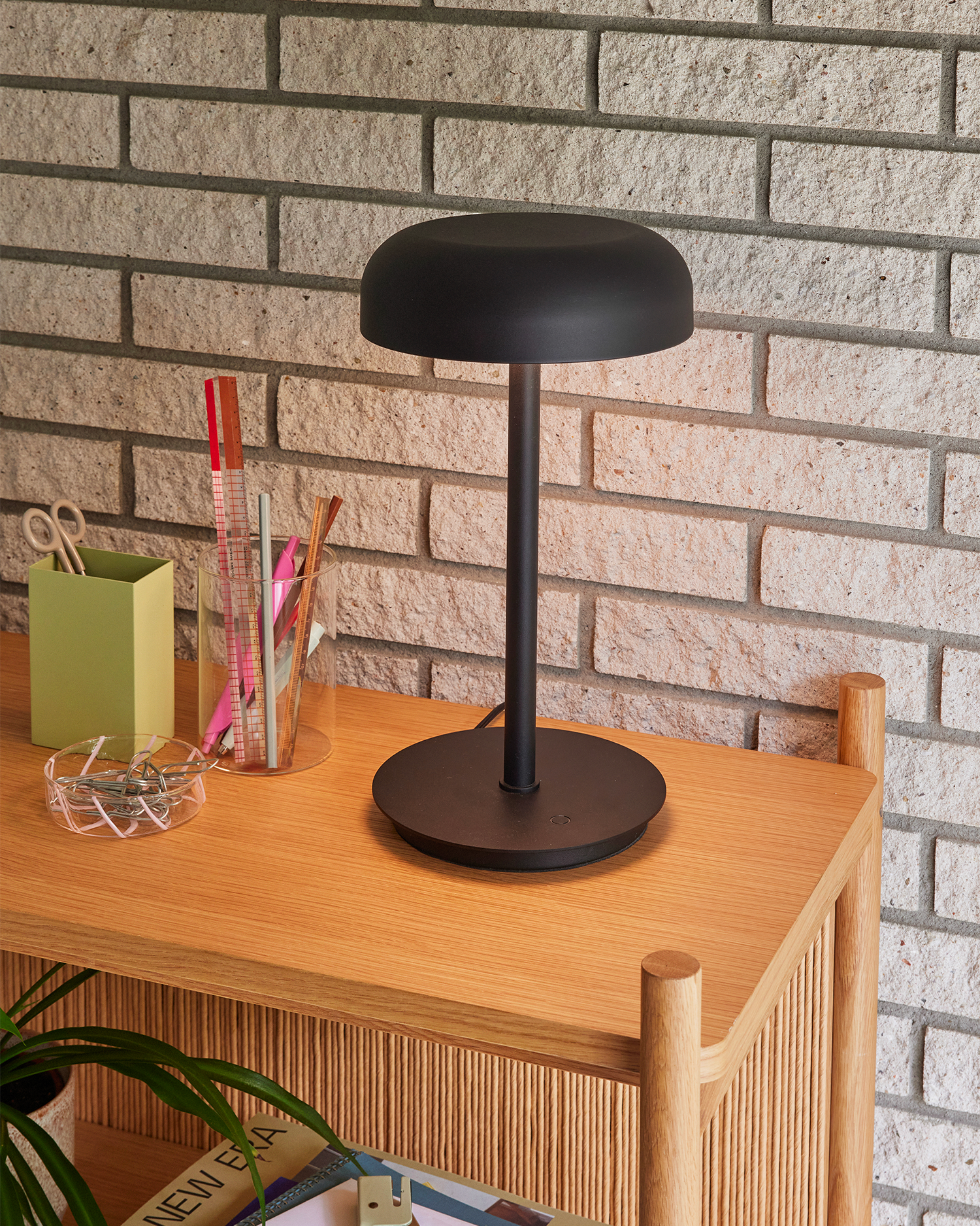 Lampada da tavolo Velo, nera