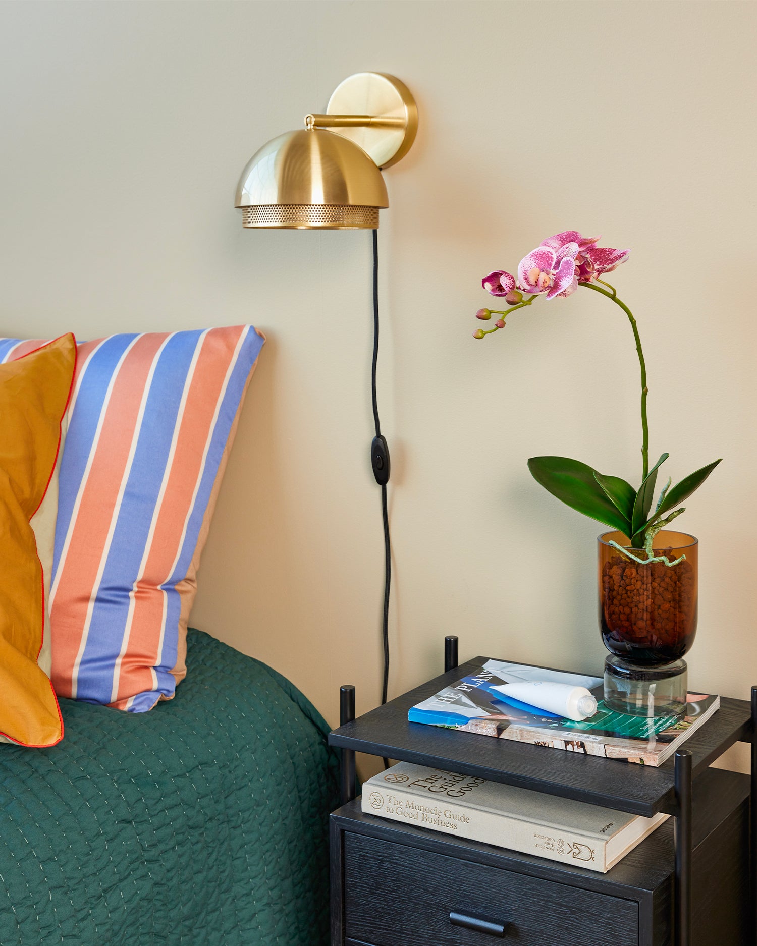 Lampada da parete Edge, ottone