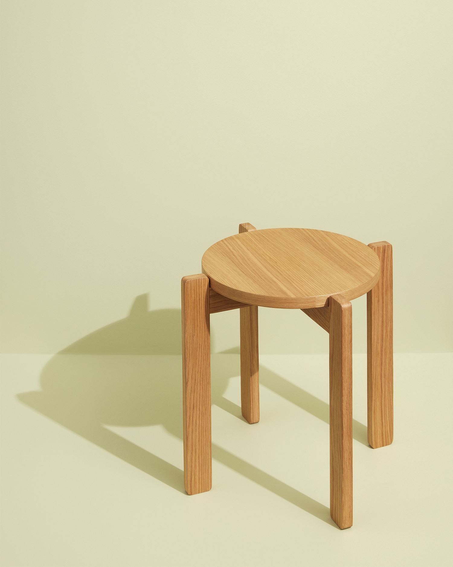 Sgabello in legno di quercia Always