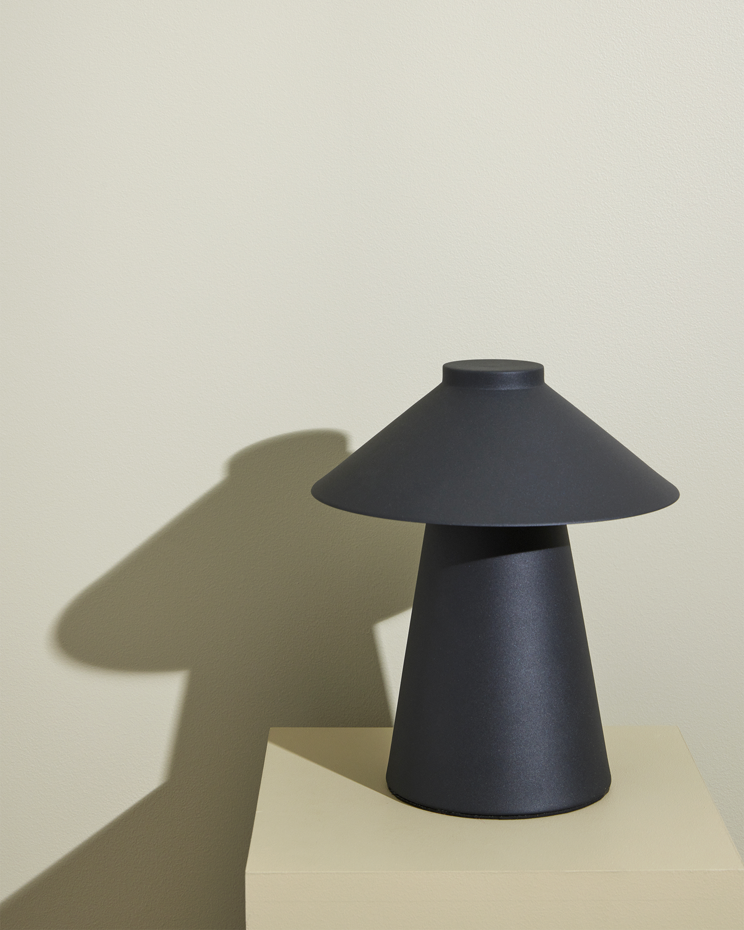 Lampada da tavolo Chipper, nera