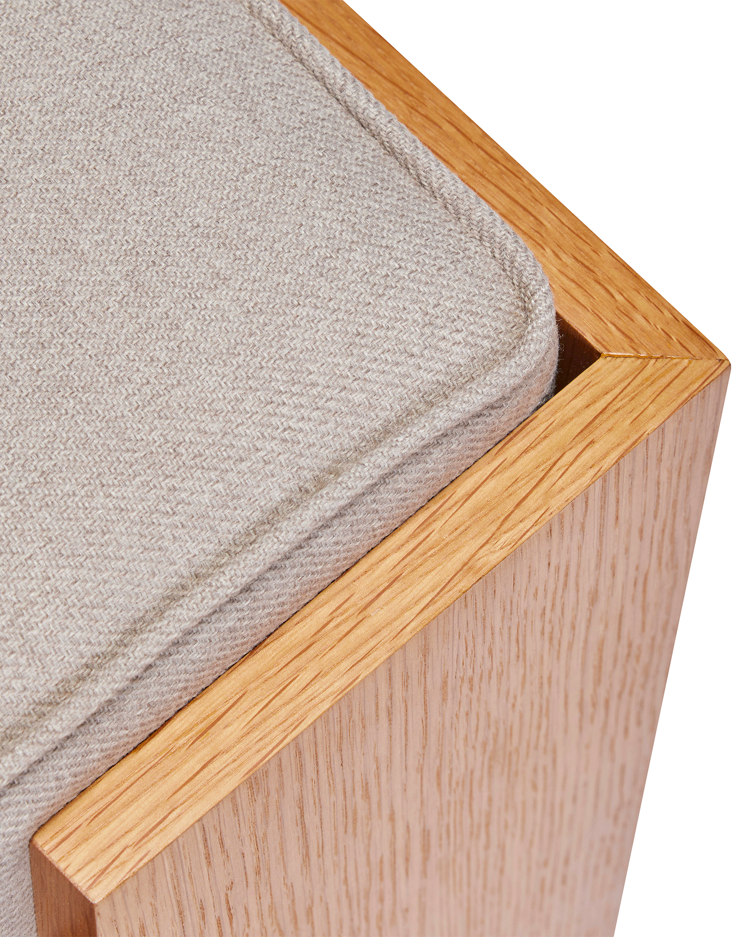 Sgabello in legno di rovere con cuscino Forma