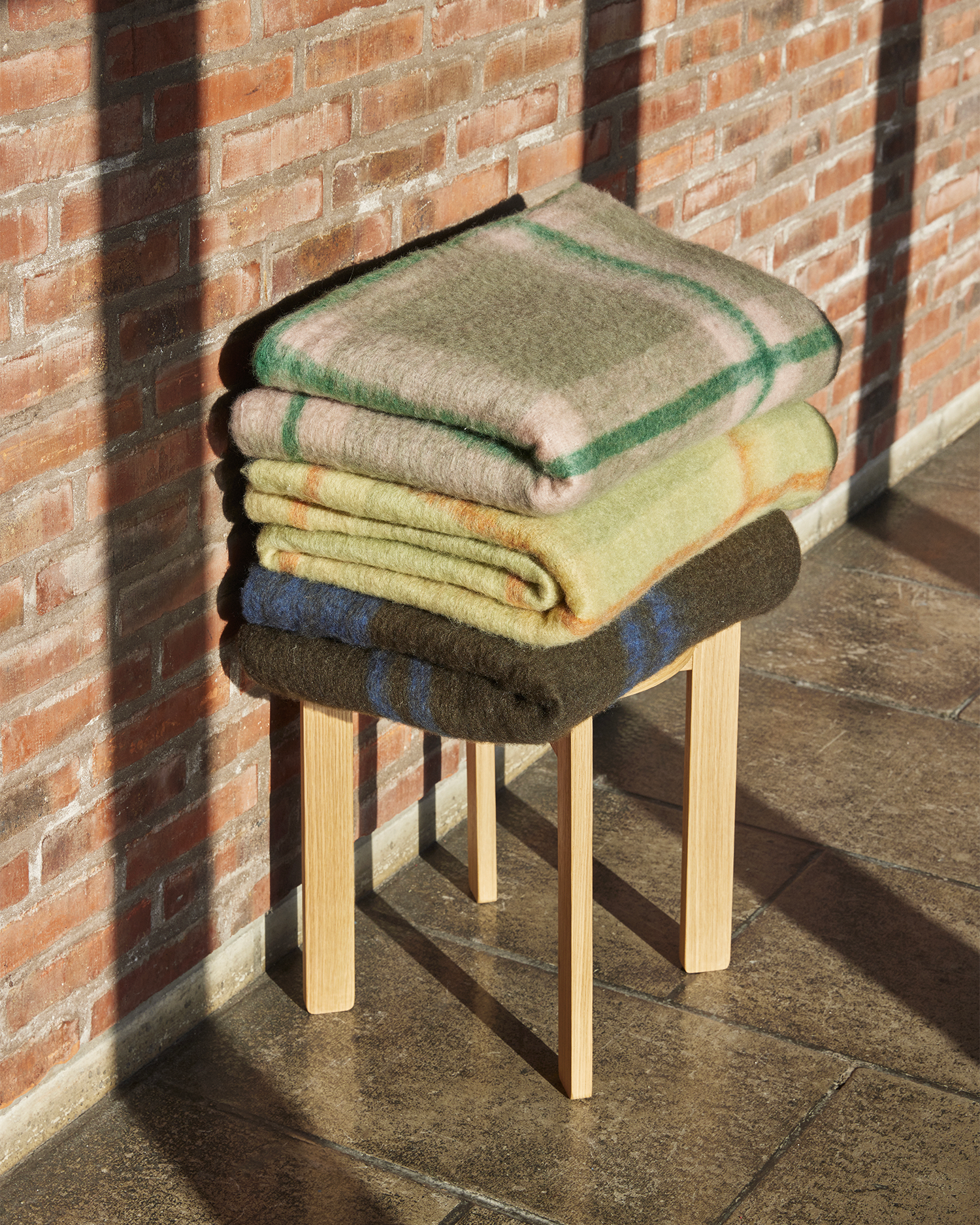 Sgabello in legno di quercia Always