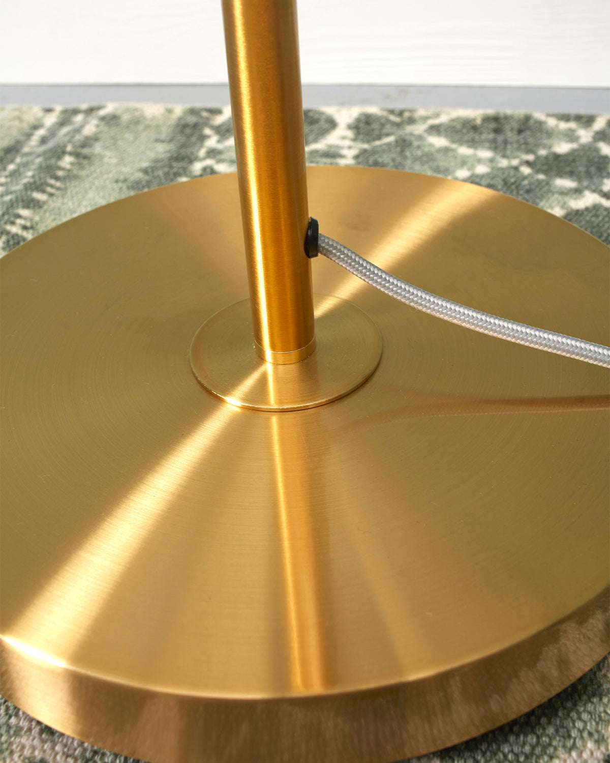 Lampada da terra a 3 sfere in vetro Carrara