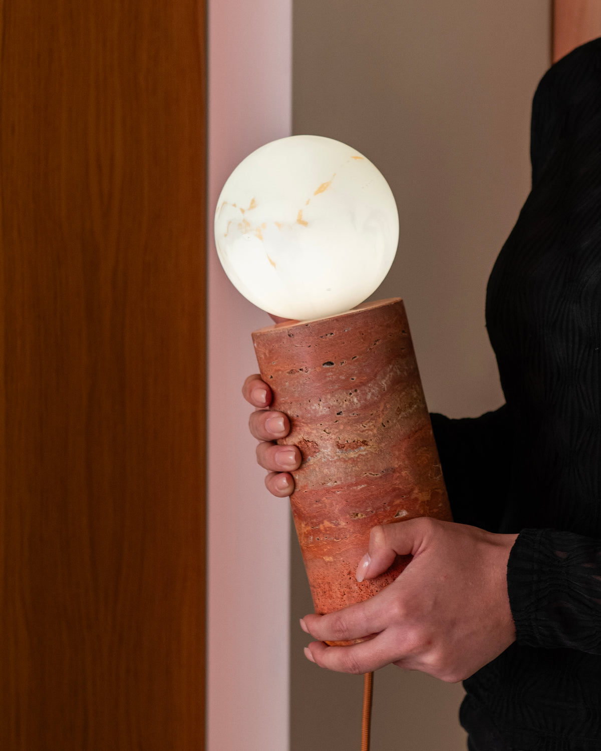 Lampada da tavolo in travertino e vetro Tivoli