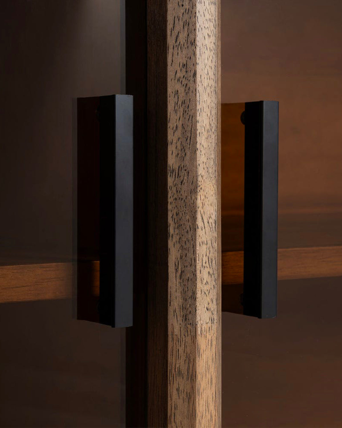 Credenza in legno e vetro Amy
