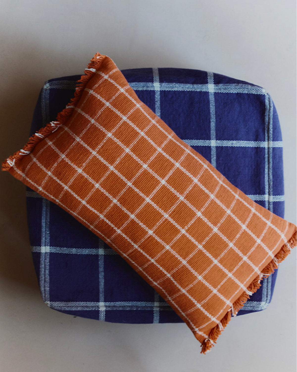Cuscino intrecciato a mano Geo Block