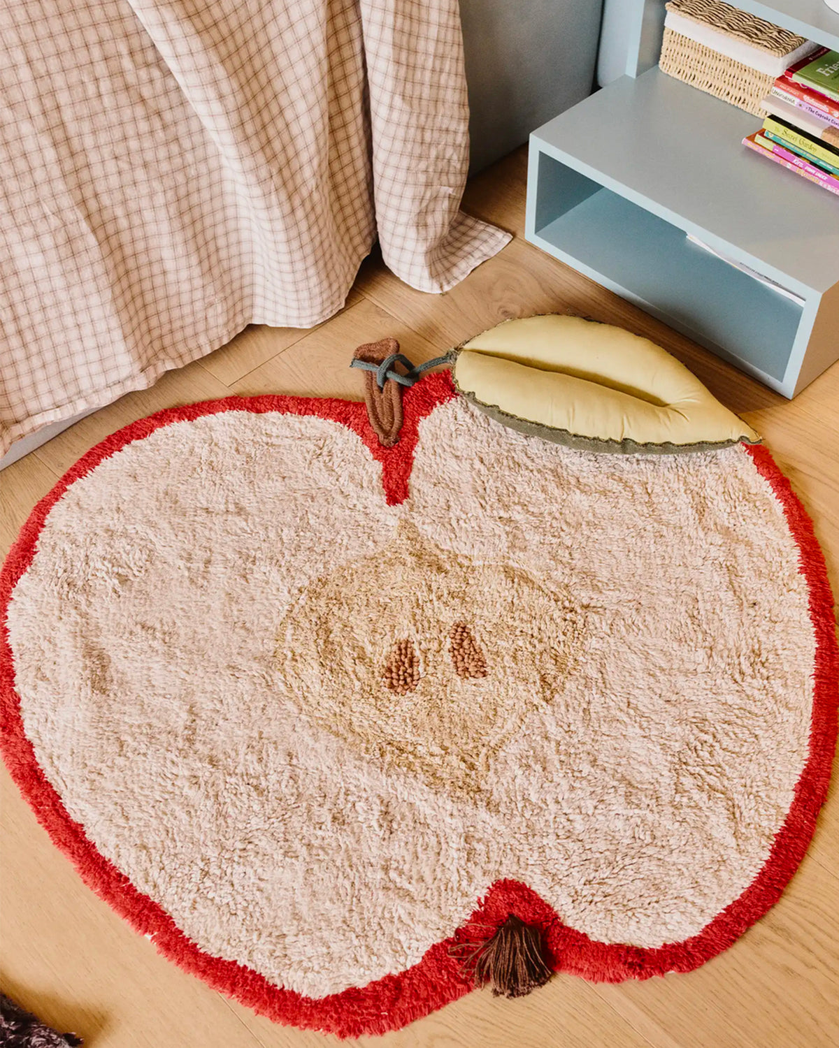 Tappeto lavabile in cotone sagomato Apple