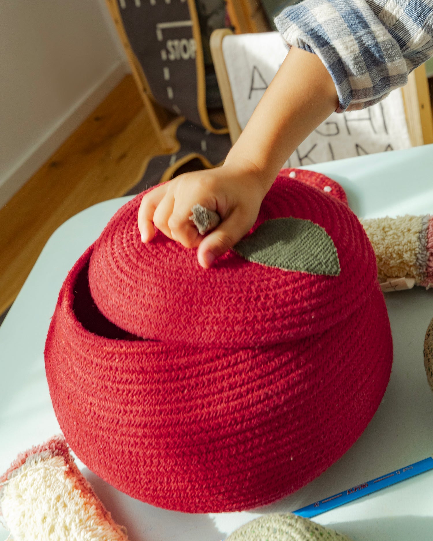Cesto con coperchio realizzato a mano Apple
