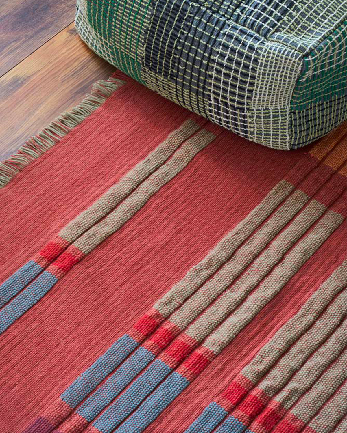 Tappeto in lana e cotone Handloom Columns