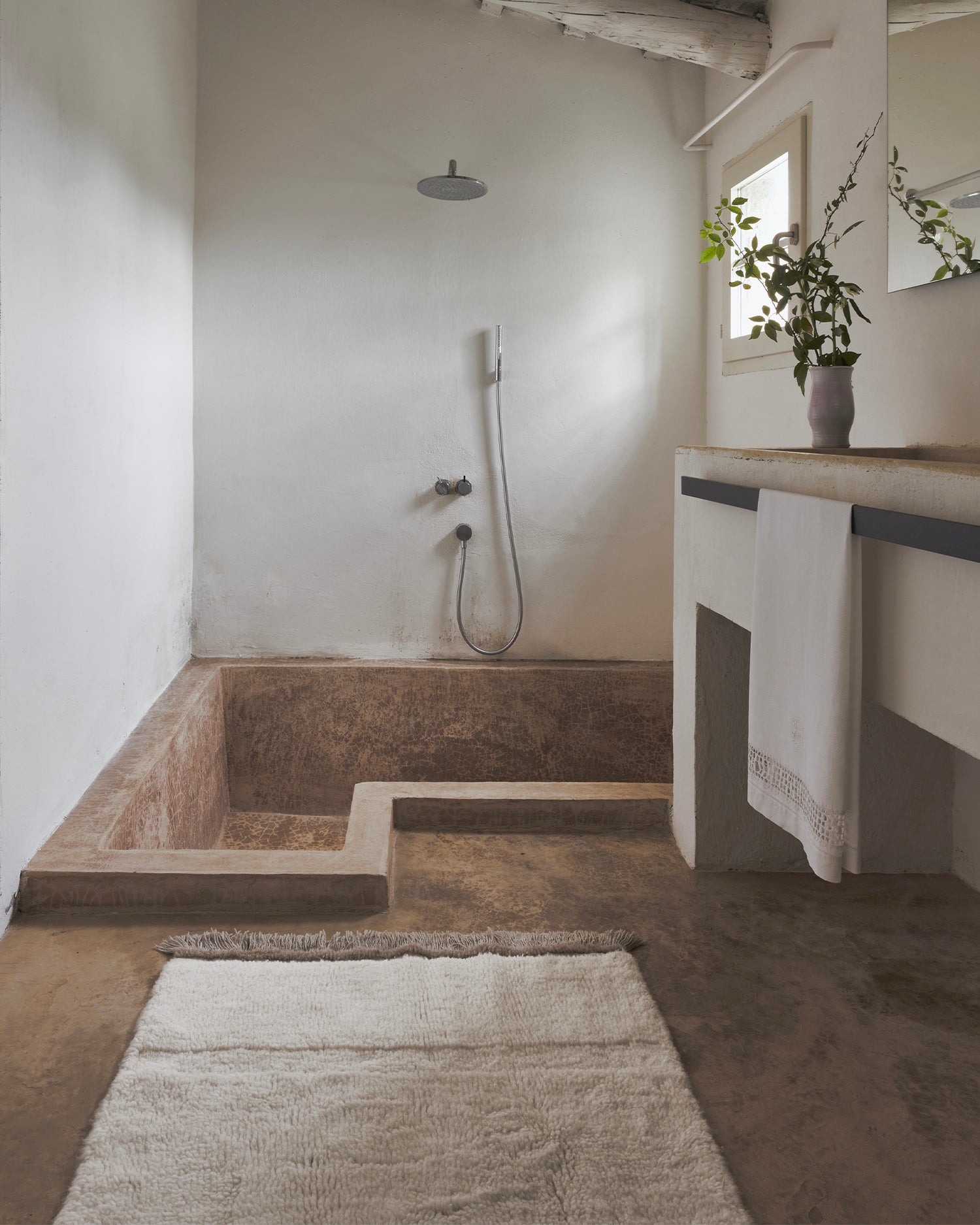 Tappeto lavabile in lana realizzato a mano Steppe