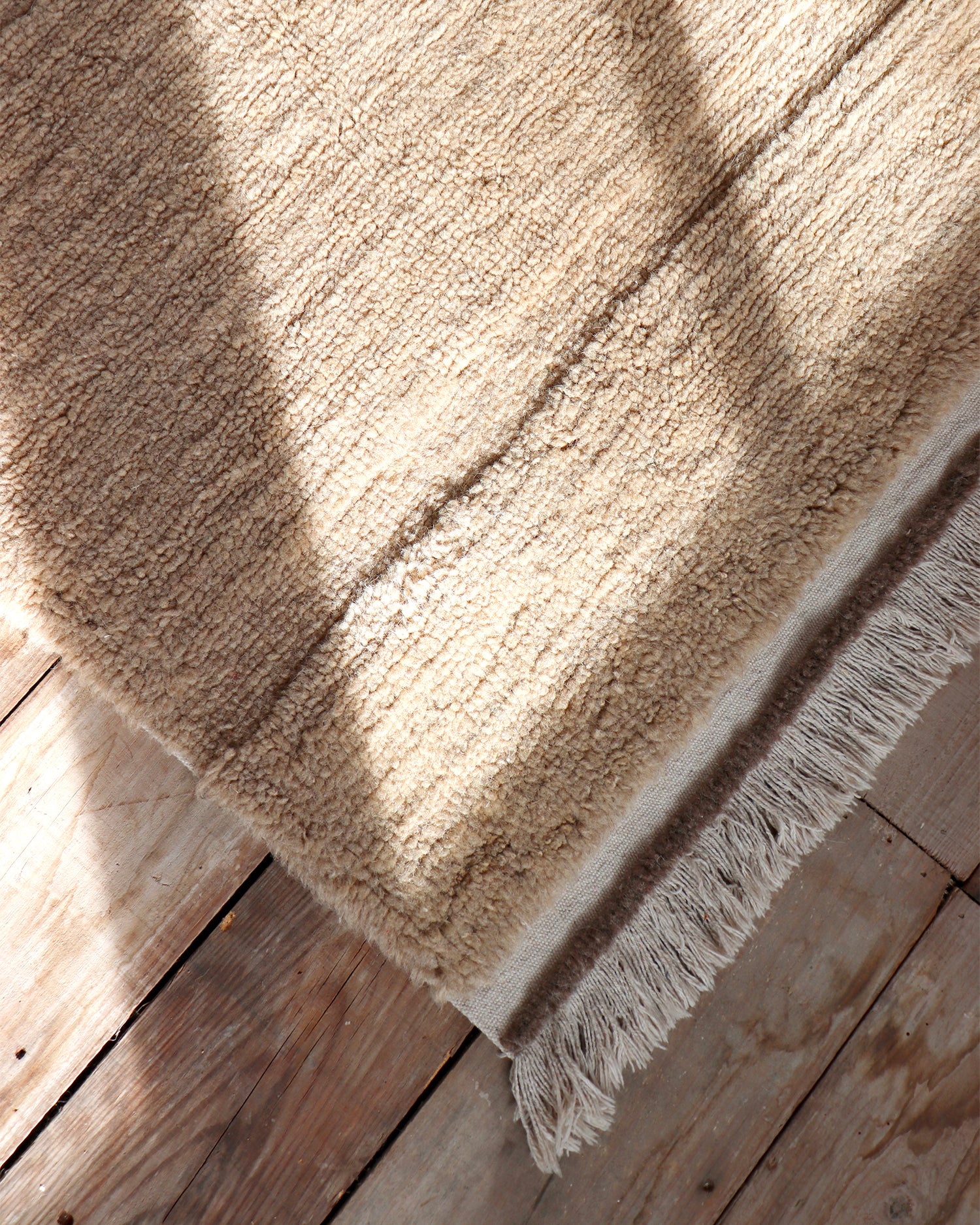 Tappeto lavabile in lana realizzato a mano Steppe