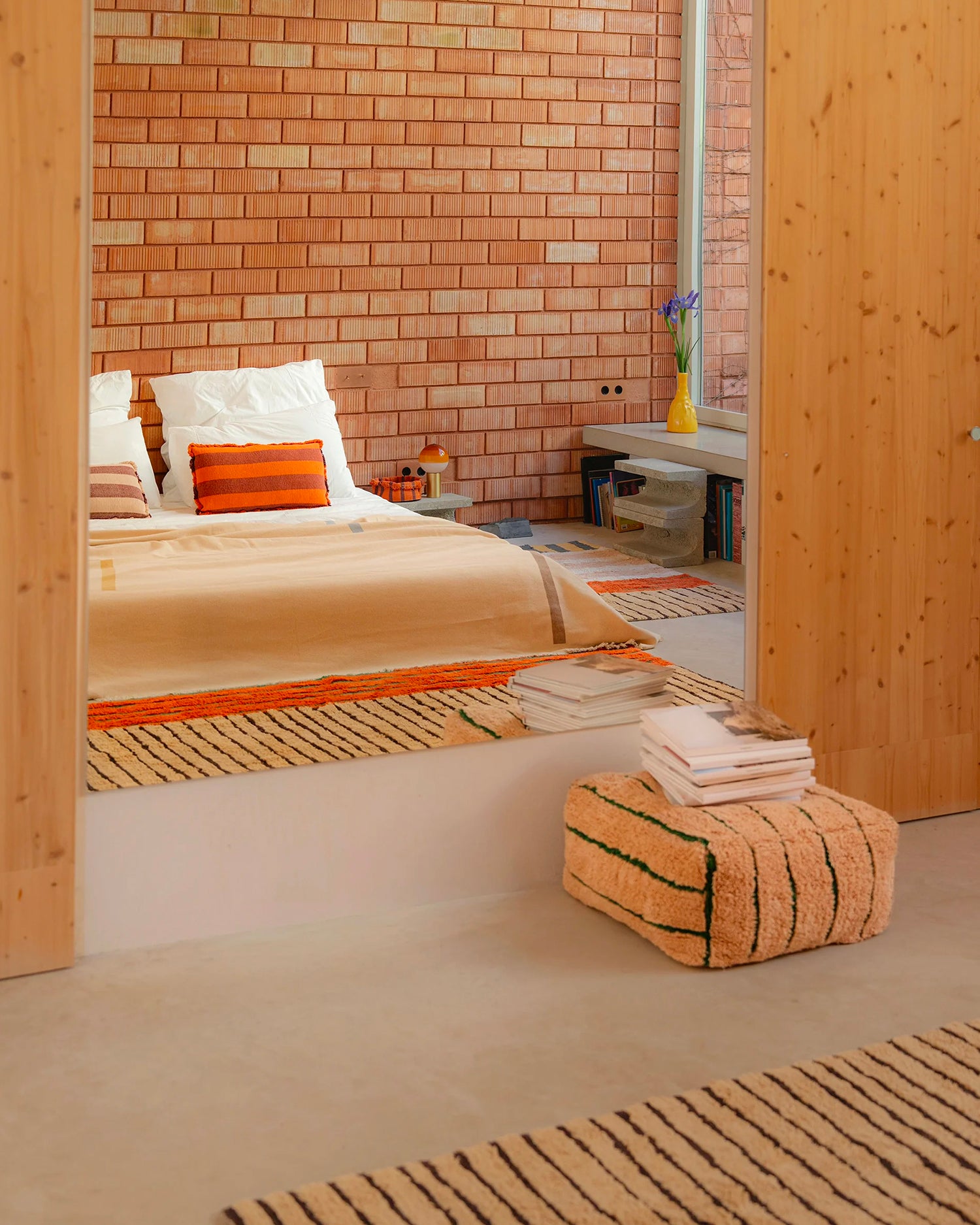 Pouf in cotone realizzato a mano Lines