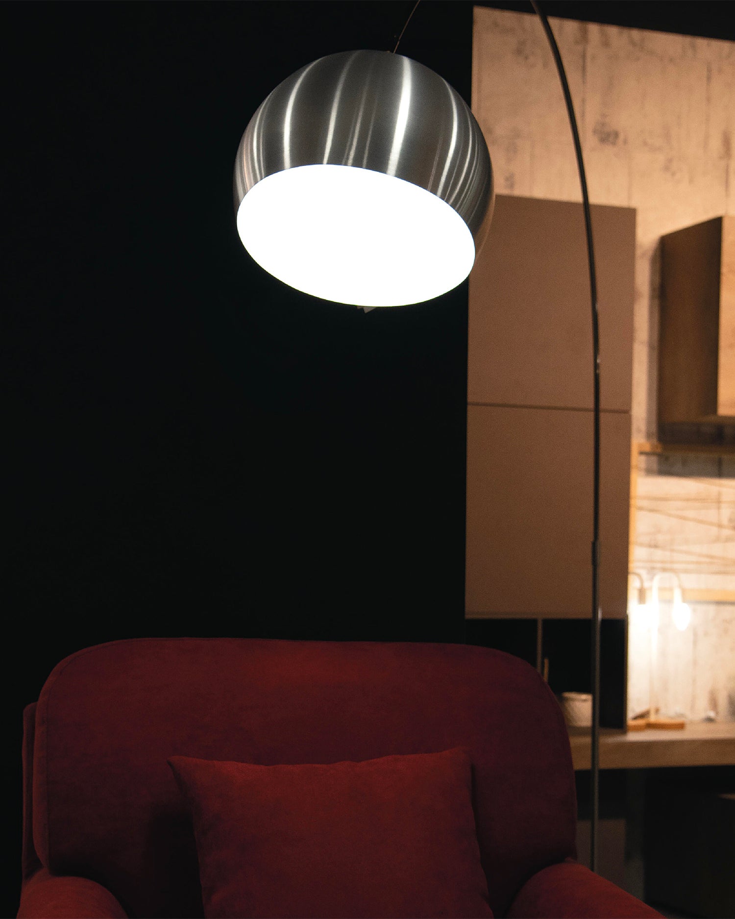 Lampada da terra ad arco con base in marmo Plaza